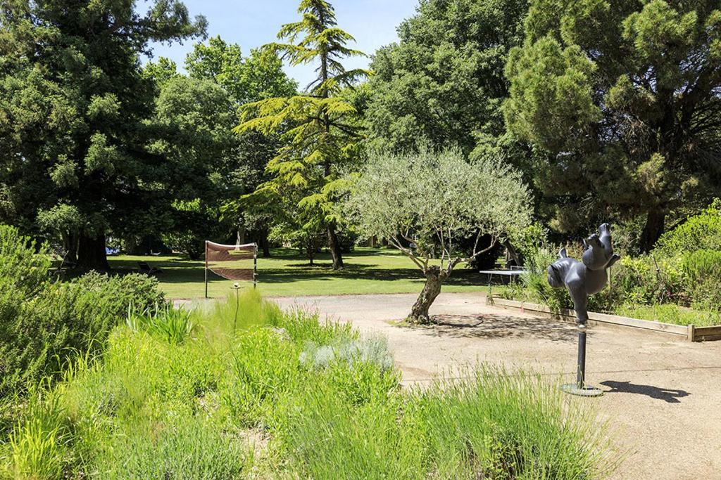 Les Gites Du Domaine De Rhodes Avignon Exterior photo