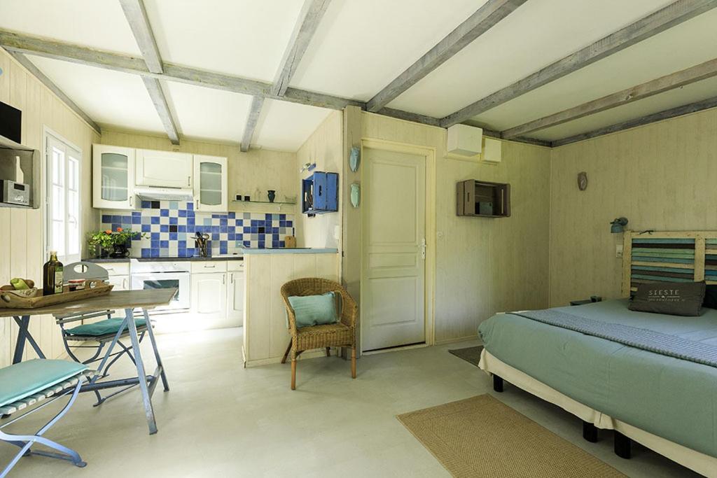 Les Gites Du Domaine De Rhodes Avignon Room photo
