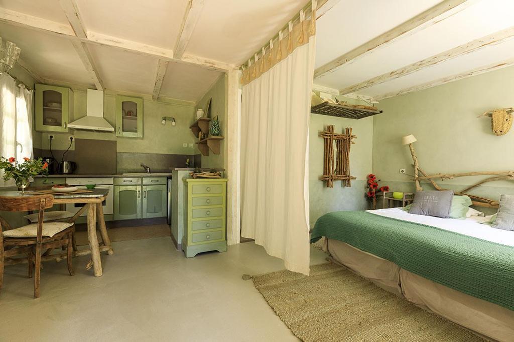 Les Gites Du Domaine De Rhodes Avignon Room photo