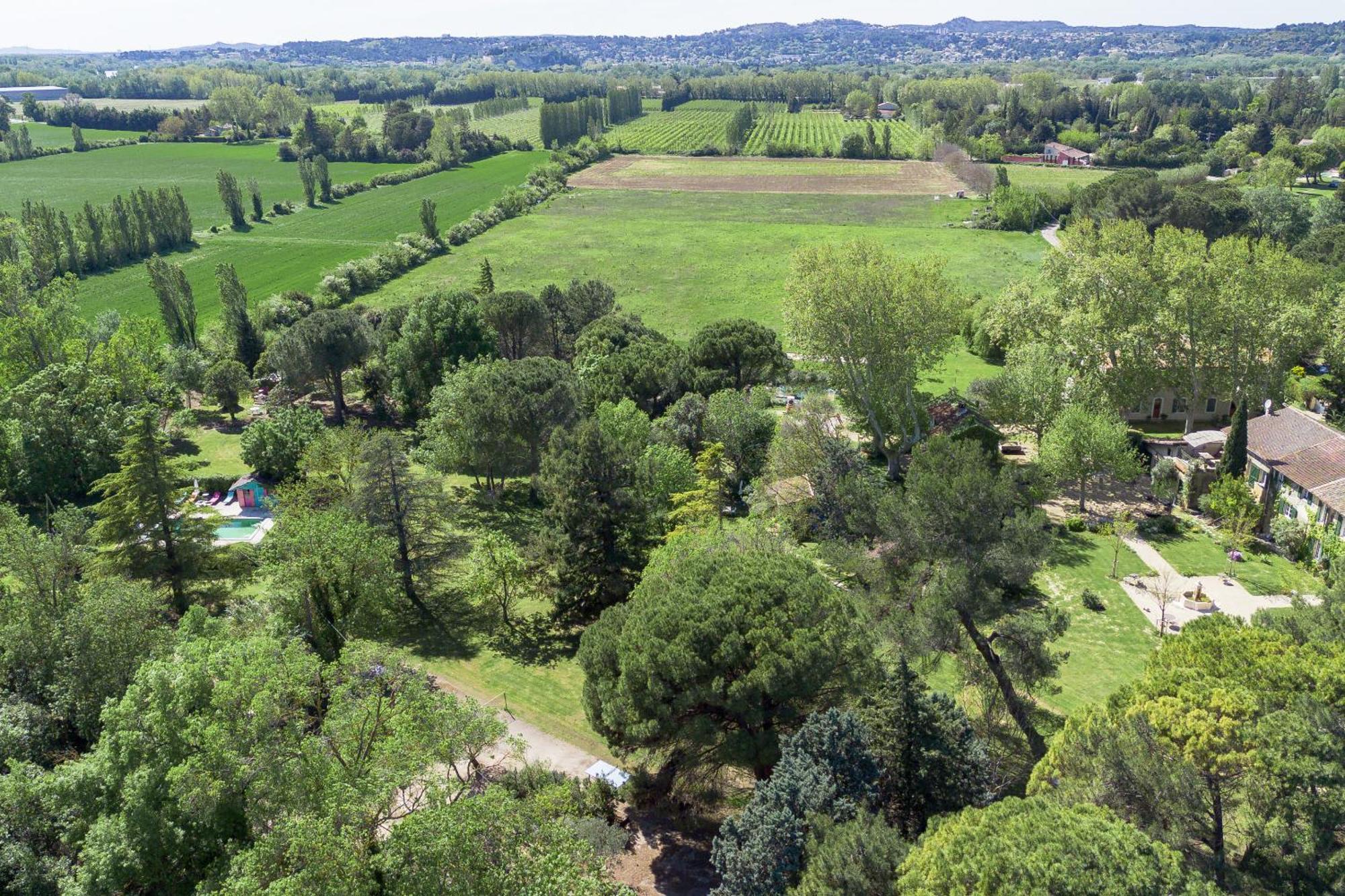 Les Gites Du Domaine De Rhodes Avignon Exterior photo